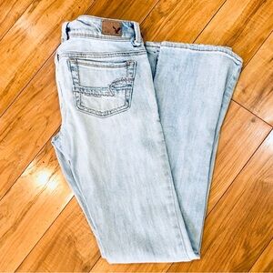 American Eagle outfitters AEO vintage whitewash light blue denim jeans